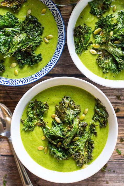 Vegan Broccoli Soup, Soup Kale, Vegan Broccoli, Green Soup, Vegan Soup Recipes, Broccoli Soup, Kale Chips, Vegan Soups, Green Goddess