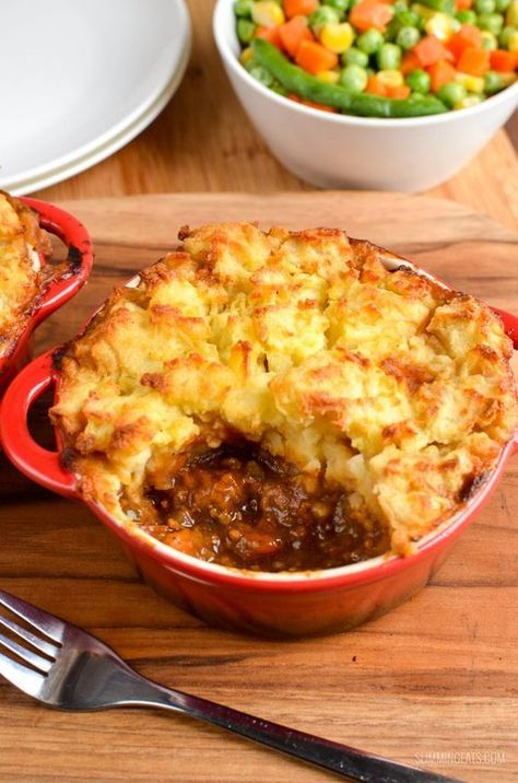 Slimming Eats Syn Free Mini Cottage Pies - gluten free, dairy free, paleo, Slimming World and Weight Watchers friendly Slow Cooker Honey Garlic Chicken, Mini Cottage, Dairy Free Paleo, Tomato Pie, Cottage Pie, Syn Free, World Ideas, Honey Garlic Chicken, Cooking On A Budget