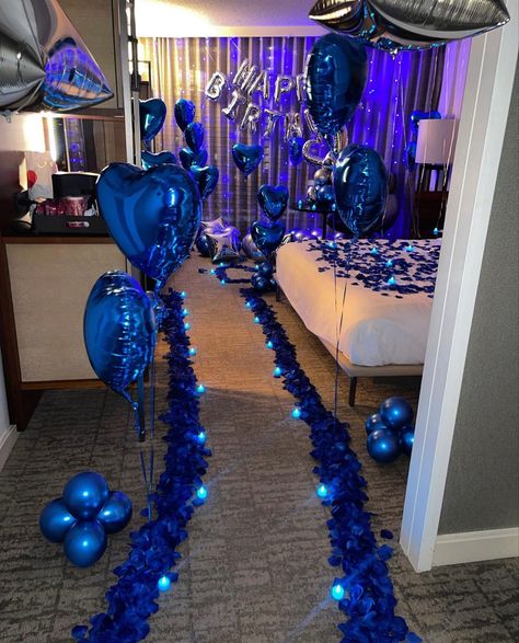 Romantic Hotel Room Ideas For Her Birthday, Royal Blue Hotel Room Decorations, 21st Birthday Hotel Decorations For Boyfriend, Birthday Rooms For Boyfriend, Bf Hotel Surprise, Room Decor For Men Birthday, Hotel Birthday Set Up For Boyfriend, Blue Birthday Room Surprise For Boyfriend, Hotel For Boyfriend Birthday