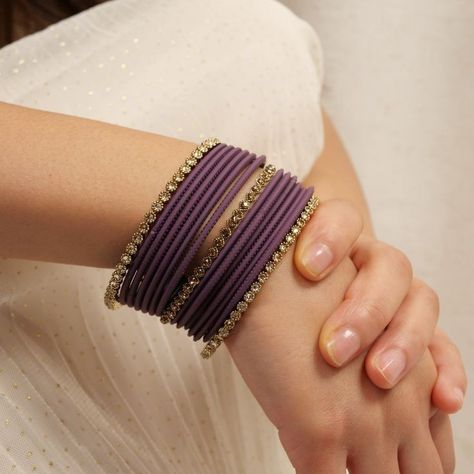 Bangles Setting Ideas, Bangles Box Ideas, Plain Bangles Gold, Bangle Set Designs, Purple Bangles Set, Gold Bangles Indian Design, Indian Bangles Aesthetic, Purple Accessories Aesthetic, Bangles For Saree