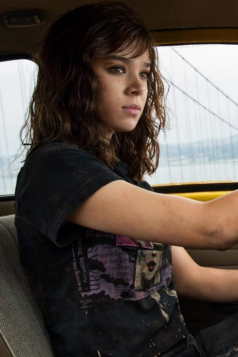 Celebrity Crush Woman, Charlie Watson Bumblebee, Hailee Steinfeld Bumblebee, Charlie Bumblebee, Nerd Woman, Haley Steinfeld, Haliee Steinfield, Charlie Watson, Alessia Cara