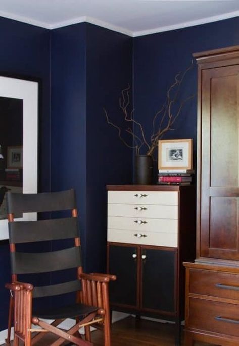 Beautiful Navy Rooms - Jenna Kate at Home Interior Design Minimalist, Dark Blue Walls, Navy Walls, Airy Room, Interior Colors, Paint Color Inspiration, Wood Room, Dark Walls, Wall Paint Colors