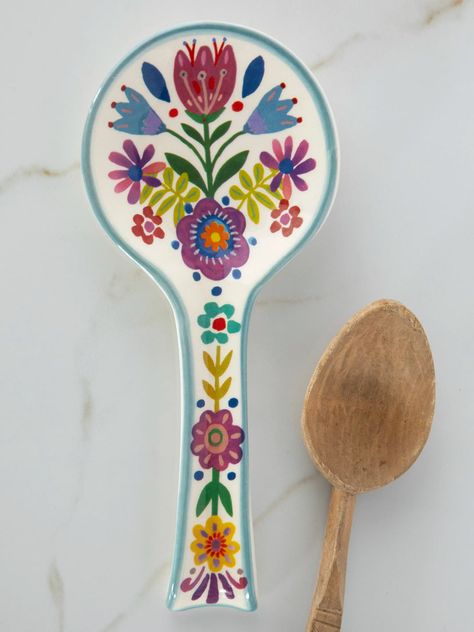 It's the CUTEST spoon rest to keep your kitchen countertop nice & clean! Hand Painted Spoon Rest, Ceramic Spoon Rest Painting Ideas, Pottery Spoon Holder, Spoon Rest Pottery Painting Ideas, Spoon Holder Ceramic, Kitchen Spoon Holder, Spoon Rest Ceramic, Flower Men, Painted Pot