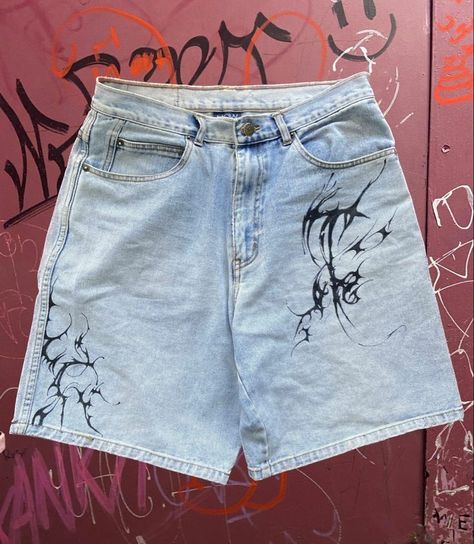 Denim Diy Clothes, Painted Shorts, Painted Clothes Diy, Thrift Flips, Bleached Jeans, Diy Clothes Design, Custom Jeans, Painted Jeans, Jeans Y2k