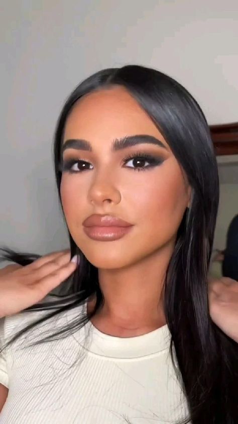 Soft Glam Makeup Kim Kardashian, Date Night Black Dress Makeup, Natural Makeup Looks For Brown Eyes Brunettes Dark Hair, Black Dress Makeup Tutorial, Night Glam Makeup Smokey Eye, Night Makeup Looks Brown Eyes, Brown Dress Makeup Look, Night Out Makeup Brown Eyes, Night Makeup Brown Eyes