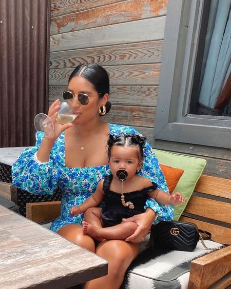 Mommy And Baby Pictures, Mommy Daughter Outfits, Mommy Moments, Moms Goals, Mommy Goals, Mommy Daughter, Foto Baby, Mommy Baby