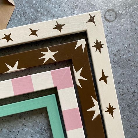 PICTURE PERFECT ….with some exciting shoots planned in the coming weeks , it’s got me researching lots of hand painted products for the home ! Absolutely love these little hand painted frames 🖼️ from @studiosimonelondon , the perfect finishing touch to your favourite piece of art 🍒🍭🌈🖌️🖼️ #theforevevercurates #interiorstyle #interiorinspo #colour #art #fashion #madeofmatter #tablescape #oldandnew #creativeplatform #statementpiece #centrepiece #extrodinaryinteriors #memphiscolours #dunelm #... Hand Painted Mirror Frame Ideas, Upcycled Picture Frames Ideas, Anthropologie Home Diy, Hand Painted Frames Ideas, Decorated Photo Frames, Painted Picture Frames Ideas, Painted Frames Ideas, Painted Cork Board Ideas, Diy Christmas Picture Frames