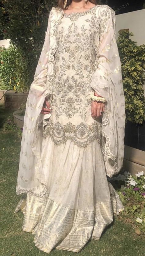 White Dress Indian Wedding, White Dress Ideas Pakistani, White Desi Dress, White Dress For Eid, Nikkah Sharara, Pakistani Gharara Designs, Off White Sharara, White Nikkah Dress, Eid Fits