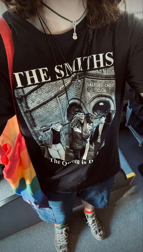 The Smiths T Shirt Outfit, Rock Band T Shirts Outfits, I Love The Smiths, The Smiths T Shirt, Outfit Oversize, Oversized Tees, Indie Y2k, College Fits, The Smiths