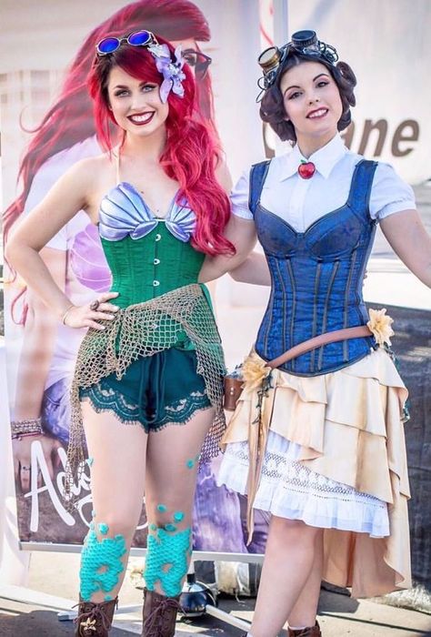 (mermaid) Traci Hines [as Ariel - as a steampunk mermaid] & Amber Arden [as steampunk Snow White] (Cosplay by TraciHinesMusic & AmberArden @Facebook) #TheLittleMermaid #SnowWhiteAndTheSevenDwarfs Steampunk Disney Princesses, Steampunk Disney, Disney Cosplay Ideas, Snow White Cosplay, Disney Dapper Day, Ariel Cosplay, Disney Princess Cosplay, Princess Cosplay, Steampunk Cosplay