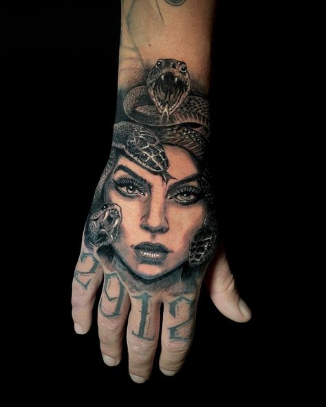 Medusa hand Done @face2facetattoo ———————————————- #handtattoo #medusa #medusatattoo #bngtattoo #realismtattoo #madridtattoo #snakes Medusa Hand Tattoo Men, Medusa Tattoo Men, Medusa Tattoo Hand, Tattoo Ideas Medusa, Face Hand Tattoo, Medusa Hand Tattoo, Snake Hand Tattoo, Christmas Crafts Diy Gifts, Medusa Tattoo Design