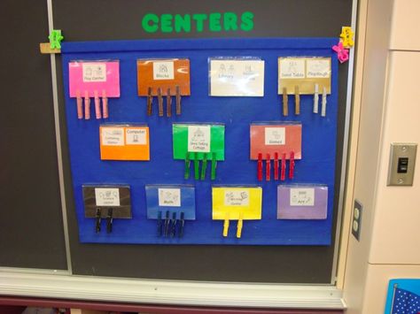 Organized center boards help students know where they are supposed to go during center time, which reduces management problems. Preschool Classroom Centers, Investigation Station, Center Chart, Organizing Classroom, Classroom Learning Centers, Preschool Organization, Portfolio Kindergarten, Kindergarten Organization, Center Management