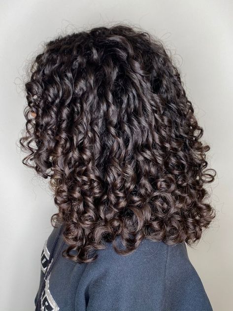 Perfect Curly Hair Aesthetic, Curly Hair Cuts Tight Curls, Shoulder Length 3b Hair, Long Naturally Curly Hair, 3b Curly Hair, Cascading Curls, One Length Hair, Natural Curly Hair Cuts, Curly Hair Care Routine