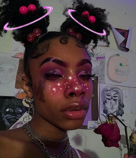 Alien Makeup, Alien Superstar, Space Makeup, Afro Punk Fashion, Alien Aesthetic, Bold Makeup Looks, Cool Makeup Looks, Dyed Natural Hair, Unique Makeup