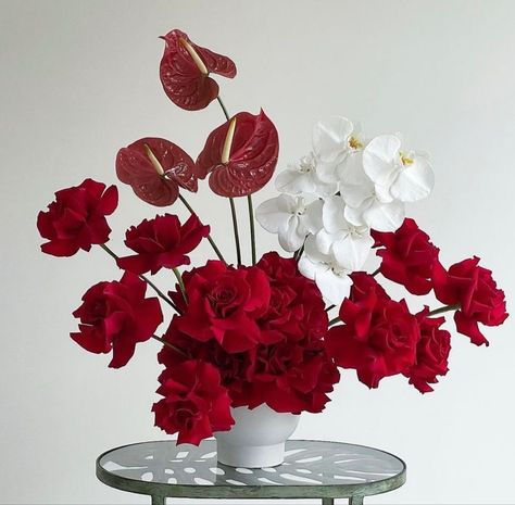 Small Red Floral Centerpieces, White And Red Flowers Aesthetic, Red White Gold Cake, Red Floral Arrangements, White Orchid Centerpiece, Red Flower Arrangements, Monochromatic Flowers, Red Rose Arrangements, Red Birthday Party