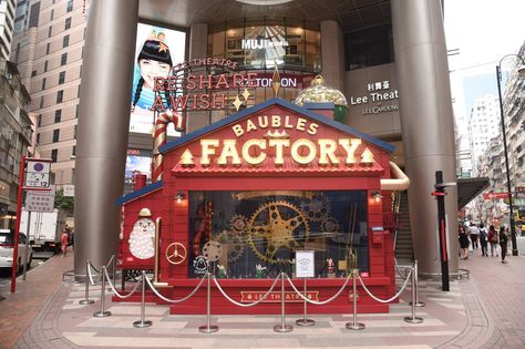 Christmas Popup Store, Cyberpunk Christmas, Christmas Toy Factory, Christmas Factory, Candy Booth, Mall Decoration, Christmas Hampers, Toy Factory, Store Window Displays