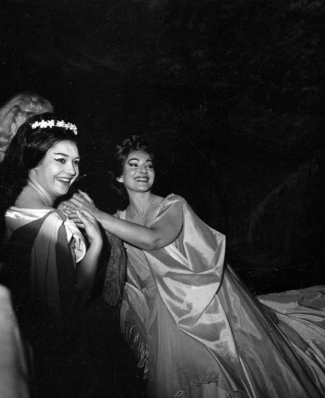 Maria Callas - Norma (Paris, 1964) with Fiorenza Cossotto A Night At The Opera, Popular Photography, Maria Callas, Opera Singers, Classical Music, Old Photos, Diva, Opera, A Woman