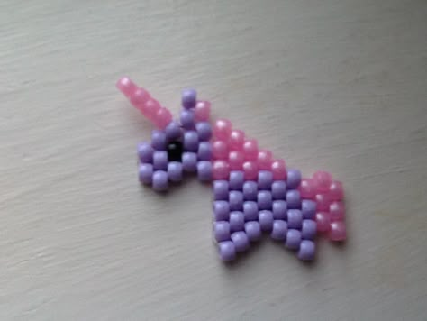 Pony bead unicorn magic Pony Bead Unicorn Pattern, Seed Bead Unicorn, Cute Pony Bead Patterns, Pony Bead Unicorn, Pony Bead Dinosaur, Unicorn Bead Pattern, Bead Unicorn, Beaded Unicorn, Pony Bead Keychains