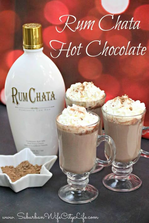 Rum Chata Hot Chocolate, Rumchata Hot Chocolate, Hot Alcoholic Drinks, Rumchata Drinks, Rumchata Recipes, Rum Chata, Christmas Drinks Alcohol Recipes, Spiked Hot Chocolate, Christmas Drinks Alcohol