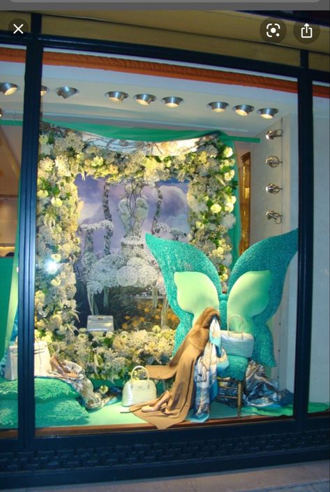 This exaggeratted setting depicting an ironic surrealistic fantasy view with many colors definitely resembles a fantasy. I believe this type setting is only seen in movies. Spring Shop Window Display, Fantasy Window, Healthy Food To Eat, Spring Window Display, Fashion Design Inspiration, Windows Display, Store Window Displays, Food To Eat, Window Display Design