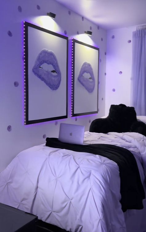 Olivia Rodrigo Room Ideas Bedroom, Olivia Rodrigo Bedroom Ideas, Olivia Rodrigo Bedroom, Purple Aesthetic Room Ideas, Purple And Black Bedroom, Purple Dorm Rooms, Purple Dorm, University Room, Luxury Dorm Room