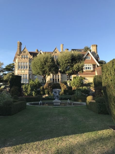 England Mansion Aesthetic, Royal British Aesthetic, British Rich Aesthetic, Old British Mansion, Countryside Rich Aesthetic, British Old Money Aesthetic, Posh British Aesthetic, British Royal Aesthetic, Mansions Aesthetic