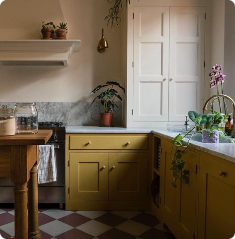 Yellow And Oak Kitchen, Devol Scullery Yellow, Mustard Color Kitchen, Mixed Kitchen Cabinets, Big Wooden Table, Caroline Winkler, Big Shelves, Pale Yellow Kitchens, Vintage Yellow Kitchen