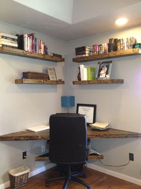 Floating Corner Desk, Corner Shelf Ideas, Diy Corner Desk, Hiasan Bilik Tidur, Desk Diy, Regal Design, Home Office Inspiration, Bedroom Desk, Floating Shelves Diy