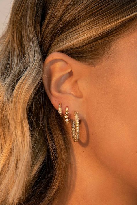 Pretty Ear Piercings, Cool Ear Piercings, Cute Ear Piercings, Cute Piercings, Dope Jewelry, Girly Jewelry, Jewelry Inspo, Pretty Jewellery, Ear Jewelry