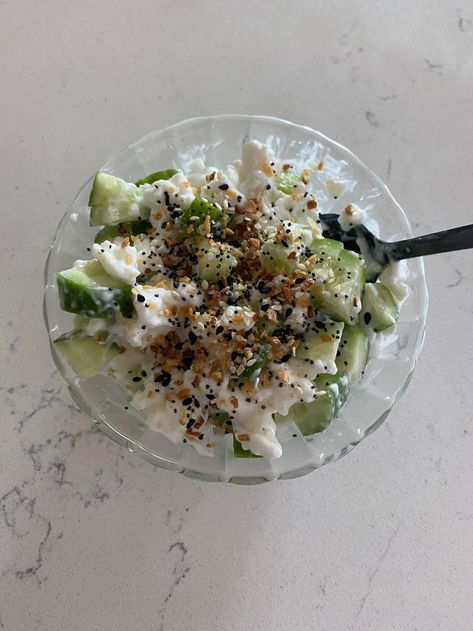 Cottage cheese with cucumbers Cucumber Cottage Cheese, Cottage Cheese Salad, Plant Based Soups, Cottage Cheese Recipes, Points Recipes, Cucumber Recipes Salad, Cucumber Recipes, Food Club, Cheese Salad