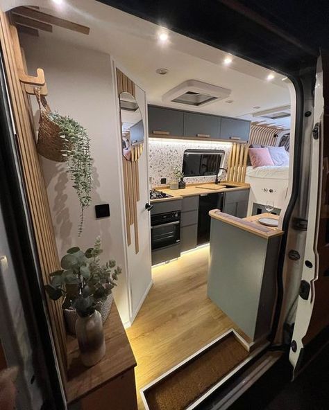 Iveco Daily Camper, Self Build Campervan, Camper Diy, Caravan Decor, Camper Interior Design, Tiny House Camper, Adventurous Life, Caravan Renovation, Love Henry