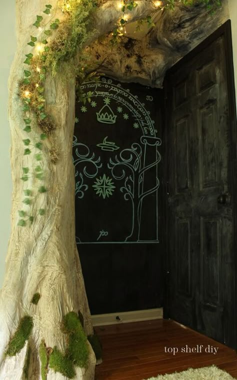 Lord Of The Rings Wall Decor, Fairy Theme Room Ideas, Lord Of The Rings Inspired Bedroom, Fairy Kids Room, Fantasy Room Design, Forestcore Room, Forest Hallway, Lord Of The Rings Bedroom, Storybook Bedroom