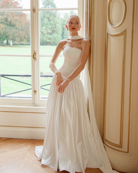 Mery – a timeless wedding gown with a strapless bodice, a voluminous gathered skirt, and a chic satin scarf detail, crafted from sleek satin for a modern yet elegant look. Perfect for brides who love minimalist sophistication.💫 photo @merlet_wedding_photography organization & concept @irena_balashko & @nikita.zharkov style @irena_balashko muah @belaya_lyudmila floral @tonight.cs dress @rouvell_wedding video @alexzaries content creator @dari.zaries model @yana_polhovskaya loc @chateau... Satin White Wedding Dress, Wedding Dress Victorian, Timeless Wedding Gown, Wedding Dress Corset, Waist Wedding Dress, Photography Organizations, Victorian Wedding Dress, Corset Wedding Dress, Wedding Dress A Line