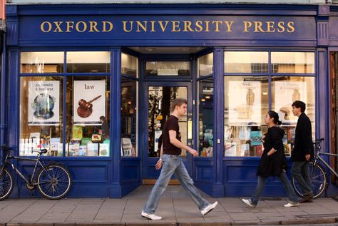 Autumn In England, Abby Aesthetic, Future University, Oxford City, Trip To England, Oxford England, Book Stores, Shop Fronts, Oxford University Press