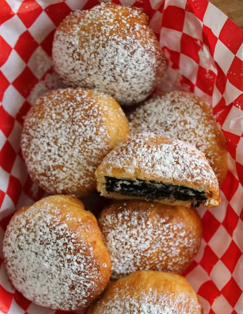 Air Fryer Fried Oreos, Fried Cookie Dough, Sorbonne University, Deep Fried Oreos, Circus Food, Air Fryer Recipes Dessert, Fried Dessert, Fried Oreos, Carnival Food