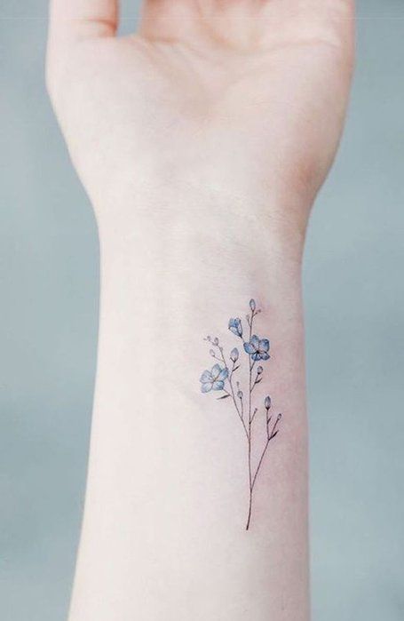 Tattoo Diy, Tato Henna, Watercolor Tattoo Flower, Flower Wrist Tattoos, Small Watercolor, Shape Tattoo, Small Flower Tattoos, Tattoos Geometric, Inspiration Tattoos