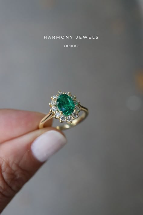 Antique Emerald Engagement Ring, Emerald Ring Design, Green Emerald Engagement Ring, Emerald Engagement Ring Green, Vintage Emerald Engagement Ring, Wedding Bands Vintage, Pink Engagement, Dream Wedding Ring, Emerald Ring Vintage