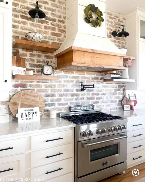 24 Stunning Brick Backsplash Ideas Perfect for Any Kitchen Brick Backsplash Kitchen, Brick Kitchen, Brick Backsplash, Amazing Kitchen, Farmhouse Kitchen Design, French Country Kitchen, Kitchen Farmhouse, Kitchen Redo, Kitchen Remodel Idea