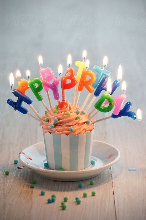 Burning Happy Birthday Candles sticked into muffin Bday Images, Cool Happy Birthday Images, Funny Happy Birthday Images, Happy Birthday Candles, Happy Birthday Fun, Happy Birthday Messages, Friend Quotes, Happy Birthday Quotes, Birthday Pictures