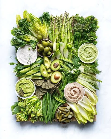 Green Goddess Dip, Crudite Platter, Charcuterie Inspiration, Charcuterie Board Ideas, Food Boards, Grazing Tables, Green Goddess, Food Platters, Aioli