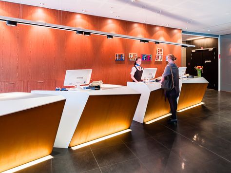 Unusual angular reception desk design by Link Arkitektur at Radisson Blu Hotel, Bryggen, Bergen Lounge Reception, Radisson Blu Hotel, Adolf Loos, Reception Desk Design, Radisson Blu, Lobby Lounge, Airport Lounge, Reception Desk, Desk Design