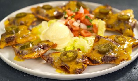 Classic Nachos Recipe, Chili Nachos Recipe, Classic Nachos, Chili Nachos, How To Cook Chili, Chicken Nachos Recipe, Healthy Board, Easy Recipe Ideas, Nachos Recipe