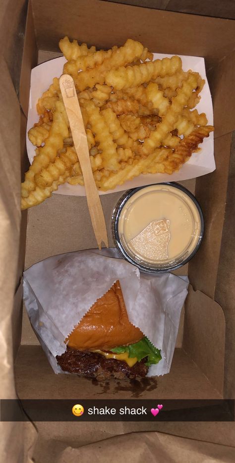 Shake shack Shake Shack Aesthetic, Fast Food Drinks, Soul Food Dinner, Food Street, Shake Shack, Food Babe, Cheesy Recipes, Food Wallpaper, Healthy Lifestyle Food