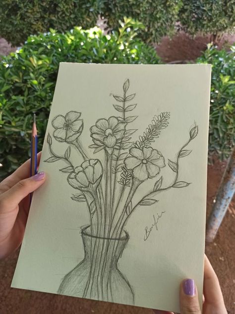 Drawing Of Happiness, Drawing Ideas For Intermediate, Sketchbook Art Inspiration Flowers, Easy Spring Drawings Simple, Cool Flower Drawings, Recreate Drawings, Aesthetic Flower Sketch, Drawing Flowers Ideas, Simple Flower Sketch