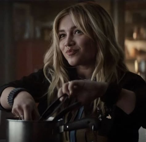 Yelena Belova (Florence Pugh) in episode 5 of the Disney+ series Hawkeye "Ronin" cute hair Flo Pugh, White Widow, Marvel Dr, Yelena Belova, Mcu Dr, Florence Pugh, Marvel Women, Marvel 3, Comfort Characters