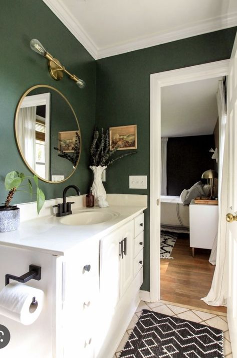 Dark Green And Brass Bathroom, Hunter Green Bathroom, Bathroom With Brass Fixtures, Niche Decor, Dark Green Bathrooms, Bathroom Dark, Office Green, Bathroom Green, Bathroom Idea