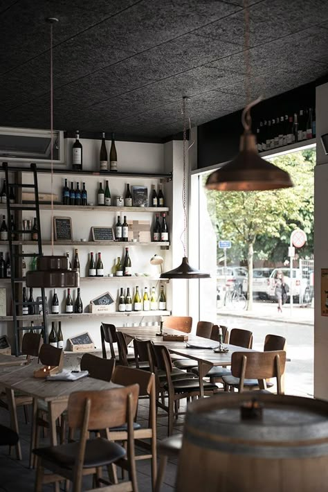 Italian Restaurant Interior Design, Italian Restaurant Interior, Wine Bar Design, Wine Bar Ideas, Wine Bistro, Industrial Cafe, Pub Design, Cafe Bistro, Tapas Bar