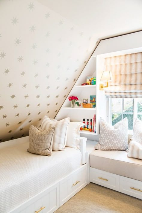 Kid's room with sloped ceiling, gold star wallpaper, and built-in bookshelves. Teenage Attic Bedroom, Attic Design Ideas, Small Attic Room, Attic Room Ideas, Attic Bedroom Storage, Attic Decor, Attic Renovation Ideas, Attic Bedroom Designs, Attic Playroom