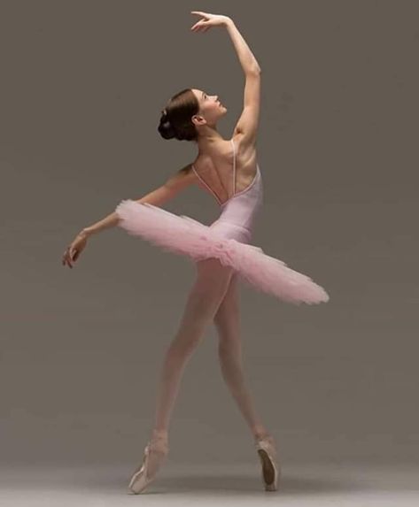 gorbigorbi: Jordan Coutts (Vaganova Ballet Academy) Photo © Darian Volkova Ballet Photography Poses, Ballet Photoshoot, Vaganova Ballet, Ballerina Poses, Vaganova Ballet Academy, Ballet Dance Photography, Ballet Images, Dance Picture Poses, Dancer Photography