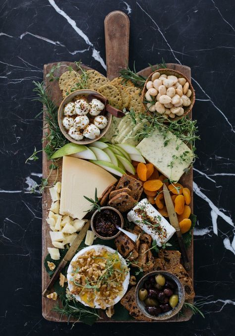 Perfect Cheese Board, Charcuterie Inspiration, Party Food Platters, Charcuterie And Cheese Board, Charcuterie Recipes, Cheese Platter, Front Porch Christmas Decor Ideas, Porch Christmas Decor Ideas, Porch Christmas Decor